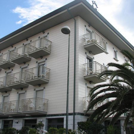 לידו די קאמאיורה Hotel Smeraldo מראה חיצוני תמונה