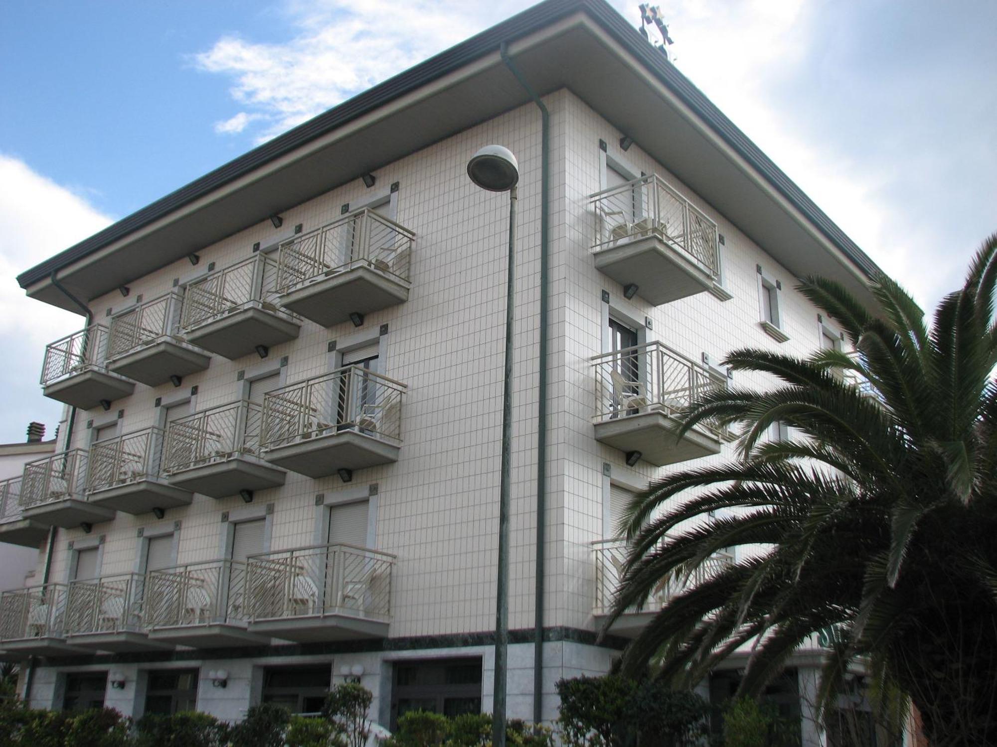 לידו די קאמאיורה Hotel Smeraldo מראה חיצוני תמונה