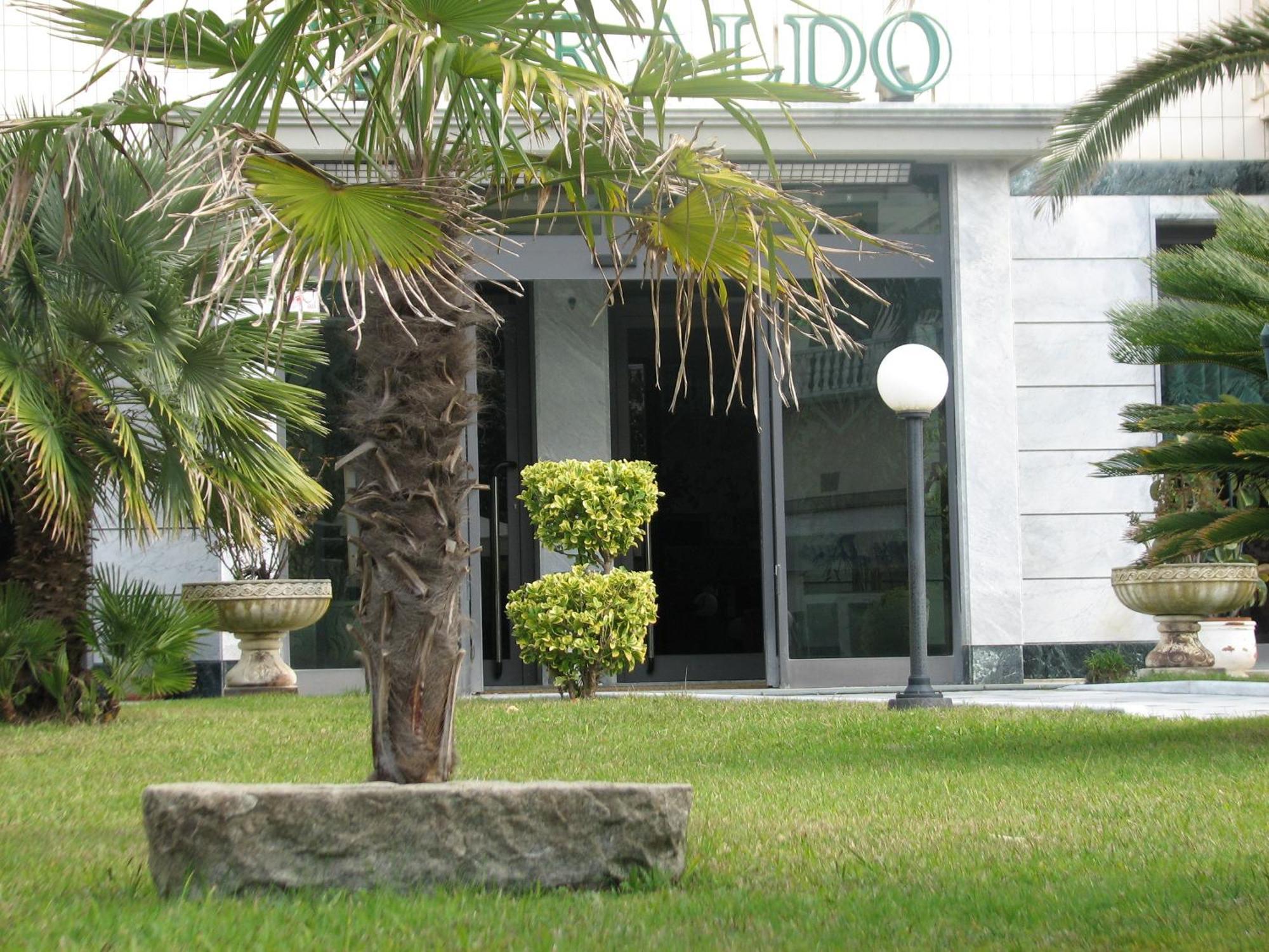 לידו די קאמאיורה Hotel Smeraldo מראה חיצוני תמונה