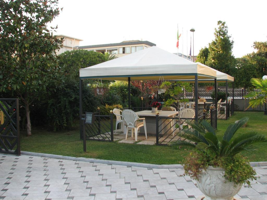 לידו די קאמאיורה Hotel Smeraldo מראה חיצוני תמונה