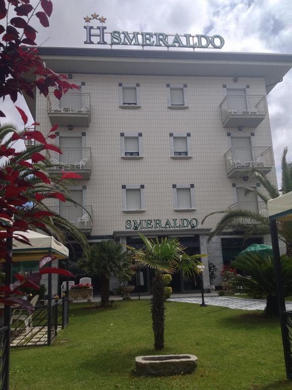 לידו די קאמאיורה Hotel Smeraldo מראה חיצוני תמונה