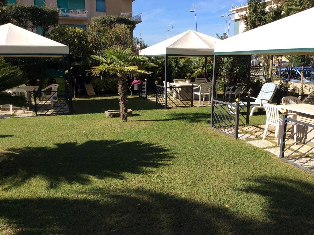 לידו די קאמאיורה Hotel Smeraldo מראה חיצוני תמונה